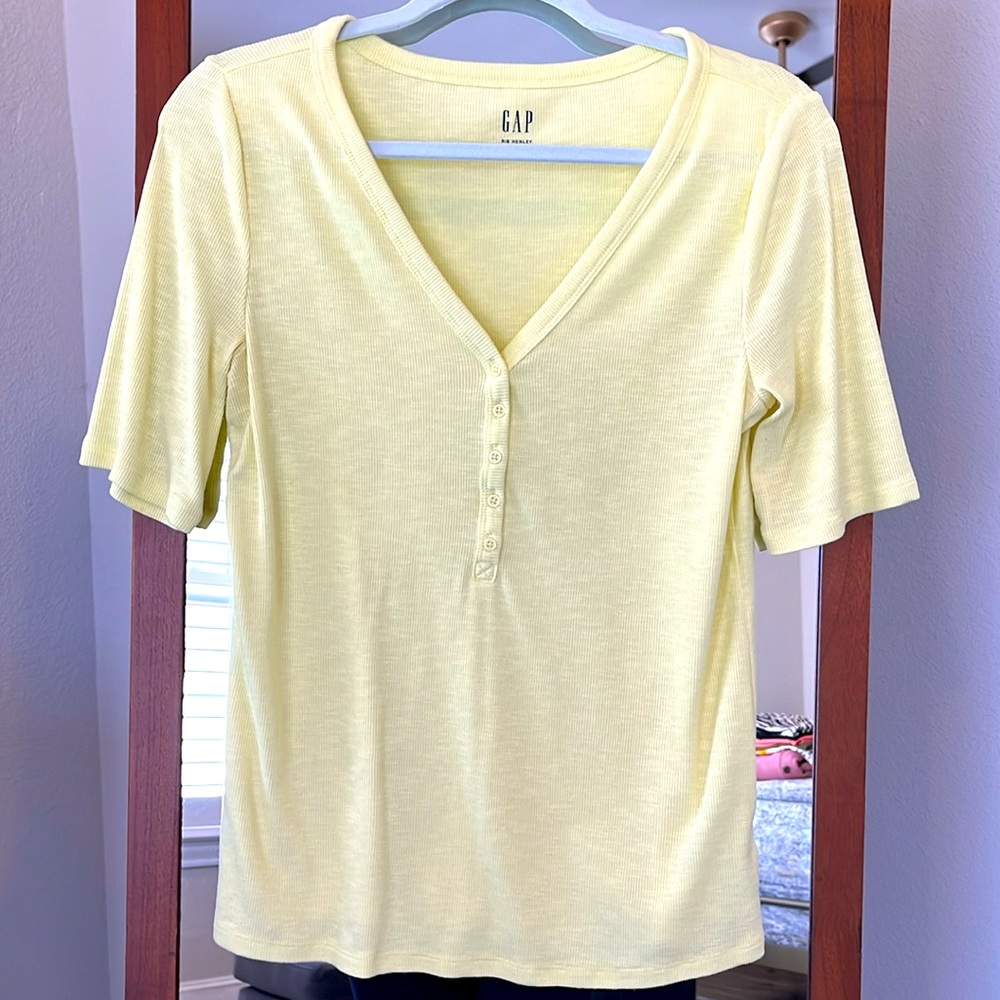 GAP RIB HENLEY TEE